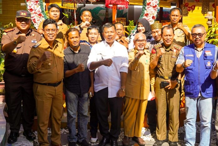 FOTO: Pemkab Bulukumba Pemerintah Provinsi Sulawesi Selatan, dan Wakil Bupati Bantaeng, Sahabuddin, di rumah makan Grand 99, Jalan Bakti Adi Guna, Kelurahan Caile, Kecamatan Ujungbulu, Bulukumba, Selasa, 23 Agustus 2022