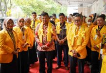 Bupati Hadiri Pelantikan Nirwan Arifuddin Sebagai Ketua DPD II Golkar Bulukumba FOTO: Bupati Muchtar Ali Yusuf, Wakil Bupati dan Taufan Pawe saat tiba di hotel Agry, Pelantikan DPD II Golkar Bulukumba. Kamis, (25/8/2022)