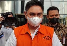 Jubir KPK Sebut Maming Tidak Kooperatif, Ali: Alat Bukti yang Telah Kami Miliki sudah Cukup dan Kuat Foto: Mantan Bupati Tanah Bumbu periode 2010-2015 dan 2016-2018 Mardani H. Maming (MM) saat berada di gedung KPK.