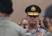 MA Putuskan Ferdy Sambo Hukum Seumur Hidup, Kapuspenkum sebut JPU Tak dapat Lakukan Upaya PK Pasca Putus MK Foto: Mantan Kadiv Propam Polri Irjen Ferdy Sambo keluar ruangan usai mengikuti sidang Komisi Kode Etik Polri (KKEP) di Gedung Transnational Crime Center (TNCC) Divisi Propam Mabes Polri, Jakarta, Jumat dini hari, 26 Agustus 2022. Sidang Komisi Kode Etik Polisi (KKEP) memutuskan memberhentikan tidak dengan hormat Irjen Ferdy Sambo karena melanggar kode etik kepolisian. ANTARA FOTO/M Risyal Hidayat