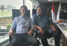Dukung Rachmat Gobel Cawapres dari Timur Indonesia, Andi Emmang: Tim RG Peduli Sulsel Siap Menangkan FOTO: Kiri Andi Rahmat Saleh (Andi Emmang) saat bersama Wakil Ketua DPR RI Rachmat Gobel di Gedung DPR RI Senayan, Jakarta.