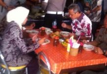 Foto Lawas Ferdy Sambo dan Ganjar Pranowo Viral di Twitter Foto: Foto Ganjar Pranowo Lagi Makan Bareng Ferdy Sambo/Twitter