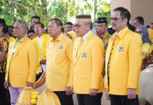 Apresiasi Kepemimpinan TP, Hamka B Kady: Hanya Orang Hilang Akal Sebut Golkar Sulsel Tak Konsolidasi FOTO: Dari Kanan Ir. Zulkarnain Arief, MT, HM. Taufan Pawe, SH,.MH, H. Hamka B Kady bersama para pengurus DPD I Partai Golkar Sulawesi Selatan.