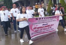 Dukung Program Pemda, Aparatur Sekwan DPRD Tana Toraja Ramaikan Lomba Gerak Jalan