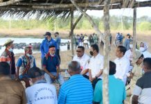 Presiden Jokowi Temui Peternak Kerbau di Desa Werwaru, Pulau Moa FOTO: Presiden Jokowi meninjau dan bertemu dengan peternak kerbau di Desa Werwaru, Pulau Moa, Kabupaten Maluku Barat Daya pada Kamis (15/09/2022). (Foto: BPMI Setpres/Rusman)