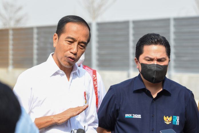 FOTO: Presiden Jokowi dan Menteri BUMN Erick Thohir saat memberikan keterangan pers usai meresmikan Jalan Tol Cibitung–Cilincing, Selasa (20/09/2022) pagi, di Gerbang Tol Gabus, Bekasi, Jabar. (Foto: Humas Setkab/Teguh)