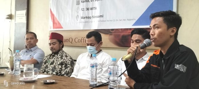 FOTO: Institut SERUM Gelar Dialog Kebangsaan di salah satu warkop di Jl Alauddin Makassar, Kamis (1/9/2022).