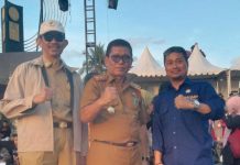 Kadisdik dan Kepsek SMPN 6 Makassar Kompak Sukseskan F8 FOTO: Kiri H. Munir Kepala SMPN 6, Muhiddin Kepala Dinas Pendidikan kota Makassar dan paling kanan Ajusman Pendamping/Pembina Siswa