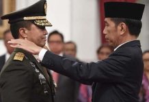 Isu Perpanjangan Jabatan Panglima TNI, Pengamat Militer: itu Tidak Mungkin Foto: Presiden Joko Widodo saat melantik Andika Perkasa sebagai Panglima TNI/Net