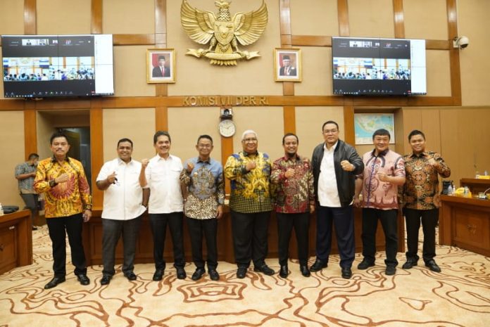 FOTO: Tiga Gubernur di Sulawesi tegas menolak perpanjangan kontrak karya PT. Vale Indonesia mereka diantaranya Gubernur Sulawesi selatan H. Andi Sudirman Sulaiman, ST, Gubernur Sulawesi Tenggara H. Ali Mazi, SH dan Gubernur Sulawesi Tengah Rusdy Mastura di Komisi VIII DPR RI Jakarta.