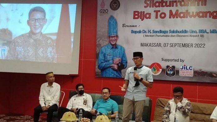 FOTO: Menteri Pariwisata dan Ekonomi Kreatif Sandiaga Uno saat menghadiri silaturahmi Bija To Maiwang di JILC Makassar , Rabu 7 September 2022.