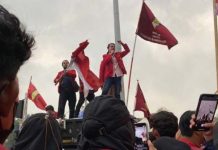 Tolak Kenaikan BBM, Aksi IMM di Patung Kuda Sebut Jokowi Neolib FOTO: Ikatan Mahasiswa Muhammadiyah (IMM) DKI Jakarta saat menggelar aksi di Kawasan Patung Kuda Arjuna Wiwaha, Jakarta/RMOL