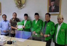 Ketua Umum PPP Berganti, ini Kata Pengamatan Foto: Plt Ketua Umum PPP Muhammad Mardiono menyerahkan dokumen pengurus baru PPP ke Kemenkumham. Dok. PPP