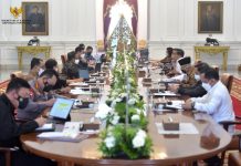 Presiden Jokowi Rapat Pembahasan Terkait VoA dan Kitas FOTO: Presiden Jokowi memimpin langsung rapat bersama jajarannya yang secara khusus membahas mengenai visa on arrival (VoA) dan Kartu Izin Tinggal Terbatas (Kitas). Rapat tersebut digelar di Istana Merdeka, Jakarta, Jumat (09/09/2022).