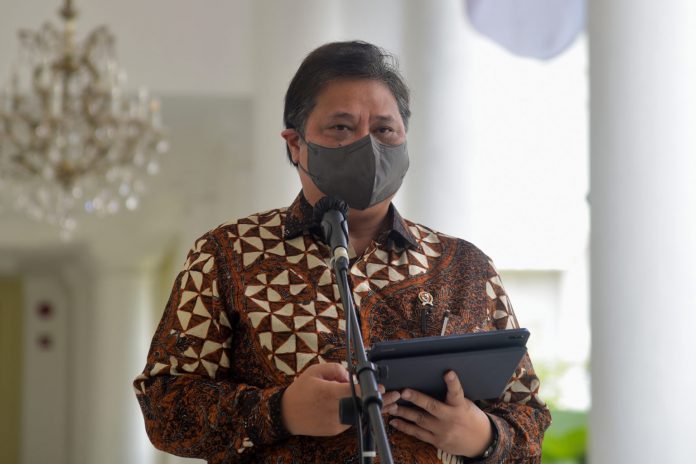 FOTO: Menko Perekonomian saat memberikan keterangan pers usai Rapat Terbatas Evaluasi Proyek Strategis Naional, di Istana Kepresidenan Bogor, Jawa Barat Rabu (07/09/2022). (Foto: Humas Setkab/Agung)