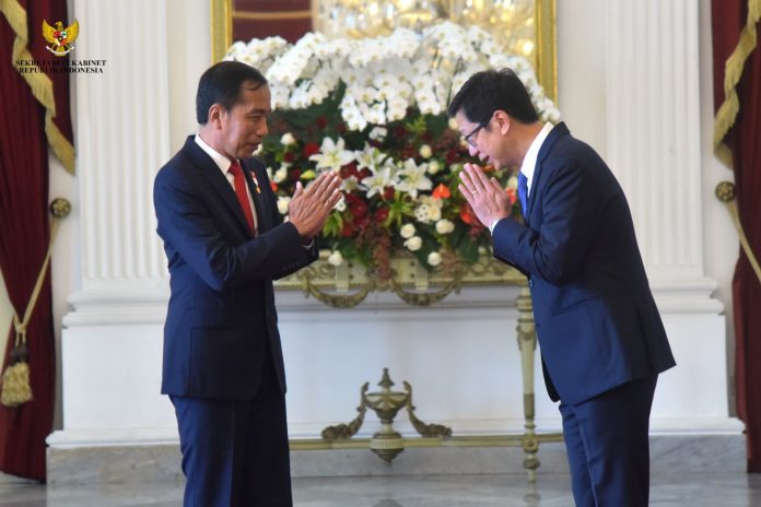 FOTO: Presiden Jokowi saat menerima surat kepercayaan dari delapan duta besar LBBP negara-negara sahabat, di Ruang Kredensial, Istana Merdeka, Jakarta, Selasa (13/09/2022) pagi. (Foto: Humas Setkab/Agung)