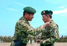 Kapolri Terima Penyematan Baret dan Brevet Warga Kehormatan Kostrad Foto: Panglima Kostrad Letjen Maruli Simanjuntak mengkukuhkan Kapolri Jenderal Listyo Sigit Prabowo sebagai warga kehormatan keluarga besar Komando Cadangan Strategis Angkatan Darat (Kostrad).