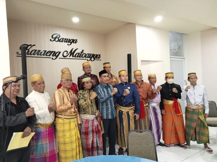 FOTO: Ketua DPRD Makassar Rudianto Lallo saat bersama pelaksana tugas Raja Tallo ke 19 Andi Iskandar Esa Daeng Pasore Karaeng Bonto Majanang dan para pengurus lembaga adat passereanta kerajaan Islam kembar Gowa Tallo