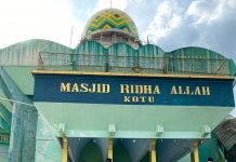 Kembali Haji La Tinro Bantu Percepatan Pembangunan Rumah Ibadah FOTO: Anggota Komisi VI DPR RI, Ir. Haji La Tinro La Tunrung kembali memperlihatkan kepeduliannya sebagai tokoh pembangunan di Kabupaten Enrekang.