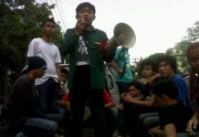 Kisruh PT Vale dan Pemprov Sulsel, Bung Black: Semangat Provinsi Luwu Raya Menggema FOTO: Sumardi alias "Bung Black" saat menggelar aksi di Luwu Utara