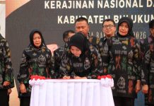 Ketua Dekranasda Bulukumba Herfida Attas Lantik Jajaran Pengurusnya FOTO: Ketua Dekranasda Bulukumba Andi Herfida Attas saat mendatangani SK Kepengurusan