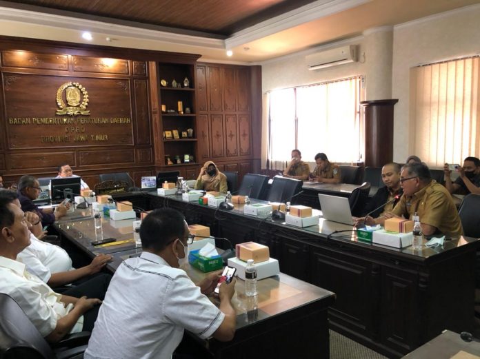 FOTO: Bapemperda Sulsel melakukan konsultasi Pra Pembahasan Ranperda tentang Fasilitasi Penyelenggaraan Pesantren dan Pendidikan Keagamaan Islam ke DPRD Provinsi Jawa Timur.