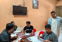 Cemarkan Nama Baik, Sekertaris KSU Bina Duta Dilaporkan ke Polda Sulsel FOTO: Ketua asosiasi pusat grosir Butung, H Mahyuddin saat didampingi kuasa hukum kuasa hukum, Senin, (19/9/2022).