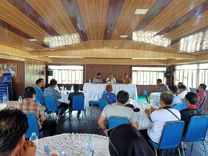 FOTO: Komite Olahraga Nasional Indonesia (KONI) Parepare rapat koordinasi dengan seluruh induk pengurus cabang olahraga se kota Parepare, Senin (19/09/2022) di Cafe Teras Empang Parepare.