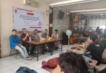 Ketua BEM Fisip Unismuh Siap Bersinergi Mengawal Pemilu 2024 Yang Berkualitas FOTO: Diskusi publik yang digelar Poros Muda Sulsel bertajuk "Menakar Potensi Konflik Pemilihan dan Upaya Untuk Mewujudkan Pemilu Serentak 2024 yang Aman dan Kondusif" di Warkop Nassami, Jalan Sultan Alauddin, Makassar, Senin (19/9/2022).
