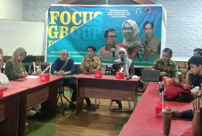 FOTO: Kementerian pemberdayaan perempuan dan perlindungan anak Republik Indonesia melakukan Fokus Group Diskusi (FGD) kerjasama dengan lembaga Profetik Institute bertempat di Cafe Redcorner bilangan Yusuf Daeng Ngawing, Senin (19/09/2022).