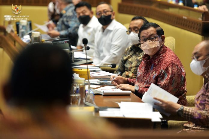 FOTO: Seskab Pramono Anung saat Dapat Kerja dengan Komisi II DPR RI di Gedung Nusantara, Senayan, Jakarta, Senin (19/09/2022). (Foto: Humas Setkab/Agung)