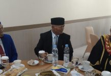 Muslimin Bando dan Asman Hadiri Promosi Doktor Andi Sapada di UNM FOTO: Muslimin Bando dan Asman Hadiri Promosi Doktor Andi Sapada di UNM