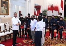 Presiden Senang atas Prestasi Timnas Sepak Bola Amputasi Lolos ke Piala Dunia FOTO: Presiden Jokowi menerima pengurus PSAI dan para atlet serta pelatih timnas sepak bola amputasi, di Istana Negara, Jakarta, Rabu (21/09/2022). (Foto: BPMI Setpres/Kris)