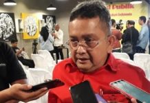 “Dewan Kolonel” Trimedya: Puan Trah Soekarno, Tidak Ingin Bernasib Seperti Trah Soeharto Golkar Lepas FOTO: Anggota Komisi III DPR RI, Trimedya Pandjaitan. (Suara.com/Welly H).