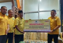 Dari Biringkanaya, Partai Golkar Bertekad Rebut Kursi Ketua DPRD Makassar FOTO: Dari Kiri Andi Suharmika, Lukmanul Hakim, Pimlur Berua, Munafri Arifuddin dan H. Ismail, Bendahara DPD II Partai Golkar Makassar. Kamis, 22/9)