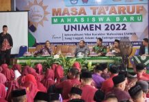 Masa Ta’aruf 357 Maba UNIMEN, Muslimin Bando Tekankan Kebanggaan Kuliah di Kampung Sendiri FOTO: Bupati Enrekang Muslimin Bando menghadiri kegiatan Masa Ta'aruf mahasiswa baru Universitas Muhammadiyah Enrekang. MB didaulat menjadi pembicara di depan 357 mahasiswa baru, Kamis (22/9/2022).