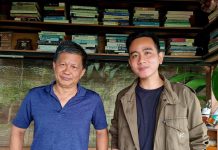 Gibran Kunjungi Rocky Gerung, Netizen: BuzzerRp pada Kejang-Kejang Foto: Rocky Gerung dan Gibran Rakabuming Raka/Net