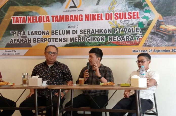 FOTO: Narasumber Dialog Publik Tata Kelola Tambang Nikel di Sulsel yang diselenggarakan oleh Andi Djemma Center