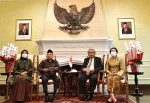 Wapres Berharap Para Diaspora Indonesia di Jepang Terus Berkontribusi Positif FOTO: Wapres Ma’ruf Amin didampingi Ibu Wury Ma’ruf Amin saat berdialog dengan WNI di Jepang, Senin (26/09//2022). (Foto: BPMI Setwapres)