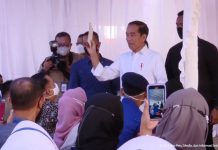 Presiden Jokowi Meninjau Penyaluran Bansos di Baubau FOTO: Presiden Jokowi meninjau penyaluran bansos di Baubau, Sulawesi Tenggara, Selasa (27/09/2022). (Sumber: Tangkapan Layar)
