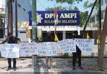 Kader Geruduk Sekretariat, Tolak Musda AMPI Sulsel ke IX FOTO: Aksi unjuk rasa sejumlah kader AMPI di Sekertariat AMPI Sulsel.