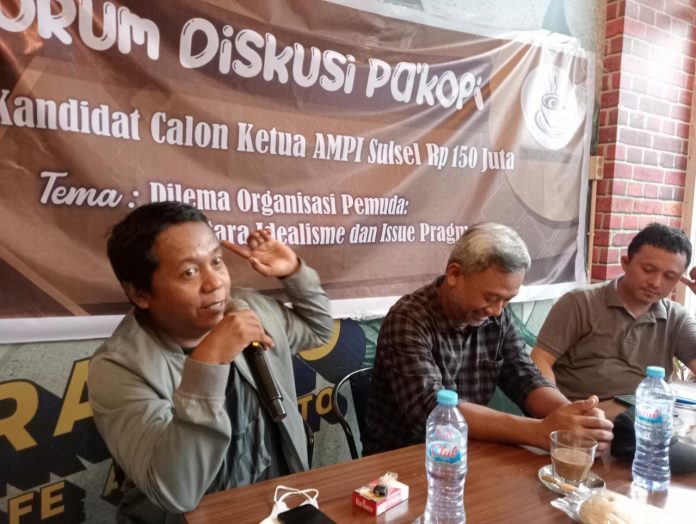 IMG-20220929-WA0109 FOTO: Aktivis Taqwa Bahar, Pengamat Sosial Arief Wicaksono dan Pengamat Politik Hastrillah