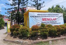 Tolak Pembangunan IPAL Losari di Tengah Perumahan, Warga Pesona Dahlia 2: ini Kediaman Bukan Jalan Umum FOTO: Warga Tolak Pembangunan IPAL Losari dk Kompleks Pesona Taman Dahlia 2, Jalan Dahlia, Kelurahan Bontorannu, Kecamatan Mariso, Kota Makassar.