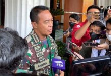 Video Viral Oknum Berbaju Doreng Saat Tendatang Suporter Arema FC, ini Kata Panglima TNI Foto: Panglima TNI, Andika Perkasa Sumber : Tim tvOne/Rika Pangesti