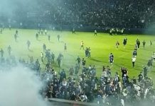 LPSK: Siapa yang Perintah Tembak dengan Gas Air Mata FOTO: Detik-detik Kerusuhan di stadion Kanjuruhan, Malang, Jawa Timur/Net