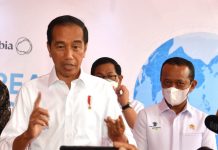Presiden Jokowi Hadiri Groundbreaking PT Wavin Manufacturing Indonesia FOTO: Presiden Joko Widodo atau Jokowi saat memberi keterangan persnya usai peletakan batu pertama PT Wavin Manufacturing Indonesia di Kawasan Industri Terpadu Batang, di Jawa Tengah. Senin 3 Oktober 2022.