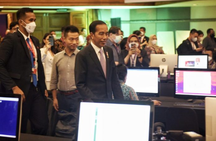 FOTO: Presiden Jokowi mengunjungi Media Center KTT G20 Bali, Senin (14/11/2022), di BICC. (Foto: Humas Setkab/Rahmat)