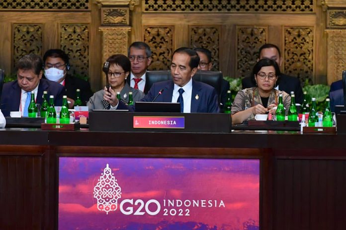 FOTO: Presiden Jokowi saat menyampaikan pidatonya di Sesi I KTT G20 di Bali