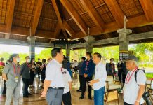 Pagi Ini, Presiden Jokowi Ajak Pemimpin G20 ke Tahura Bali FOTO: Presiden Jokowi berbincang dengan Menko Marves Luhut B. Pandjaitan, Menteri LHK Siti Nurbaya, dan Menteri PUPR Basuki Hadimuljono sebelum meninjau Tahura Bali bersama pemimpin negara G20, di Kota Denpasar, Bali. (Foto: BPMI Setpres/Laily Rachev)