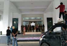 Bacalon Kepala Desa Sailus Diduga Terdaftar Di Parpol, AMB Demo Kantor Pemda Pangkep